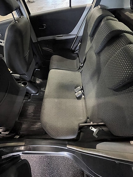 Toyota Yaris 15 of 20