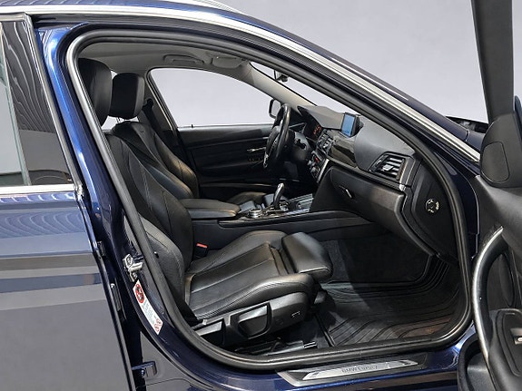 BMW 320d 14 of 28