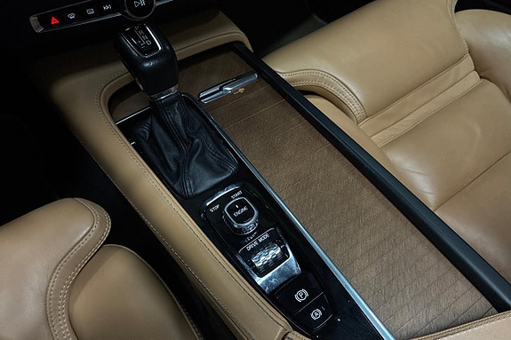 Volvo S90 27 of 30