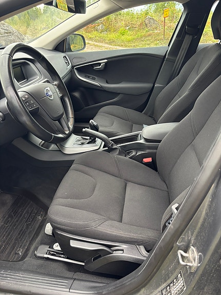 Volvo V40 7 of 8