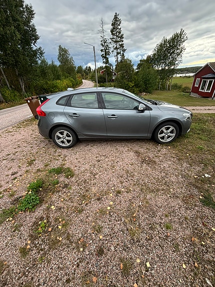 Volvo V40 3 of 8