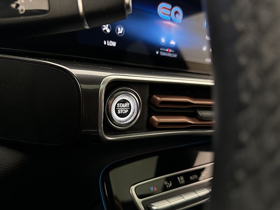 Mercedes-Benz EQC400 30 of 30