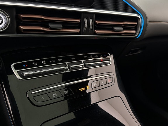 Mercedes-Benz EQC400 24 of 30