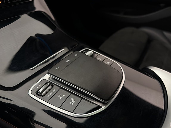 Mercedes-Benz EQC400 25 of 30