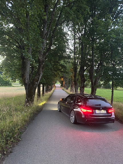 BMW 320d 2 of 6