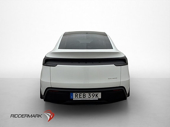 Tesla Model Y 8 of 30