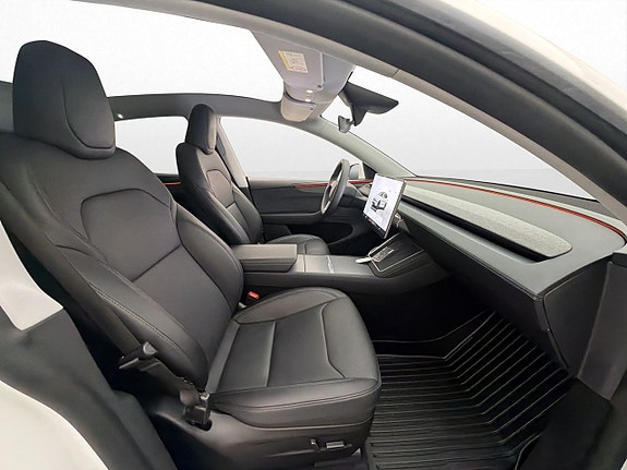 Tesla Model Y 15 of 30