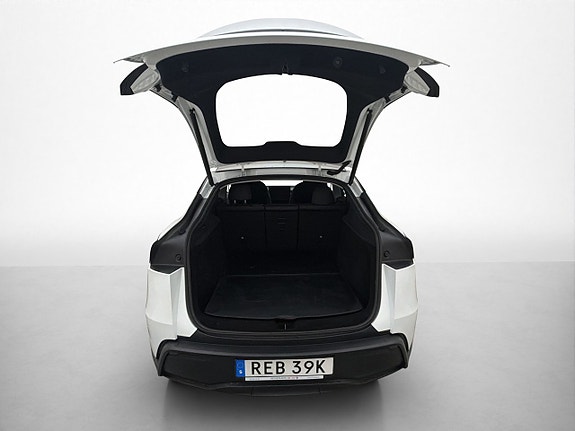 Tesla Model Y 29 of 30