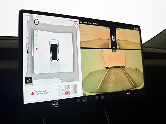 Tesla Model Y 23 of 30