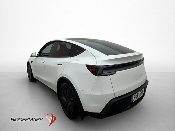 Tesla Model Y 6 of 30