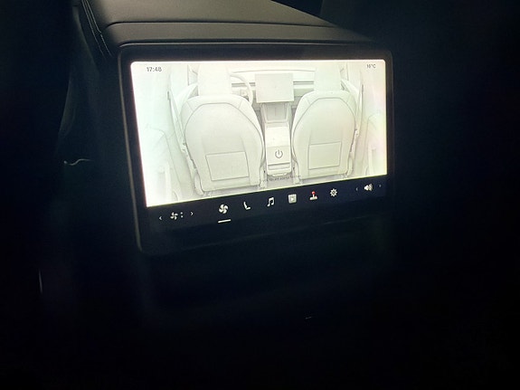 Tesla Model Y 19 of 30