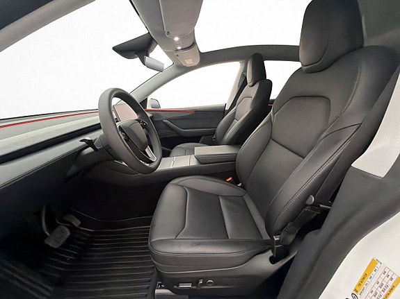 Tesla Model Y 12 of 30