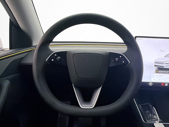 Tesla Model Y 14 of 30