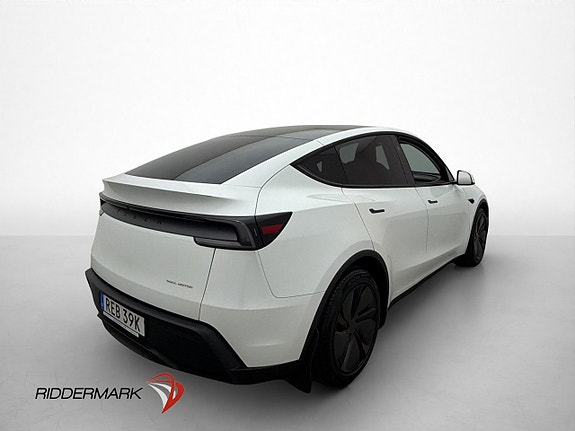 Tesla Model Y 9 of 30