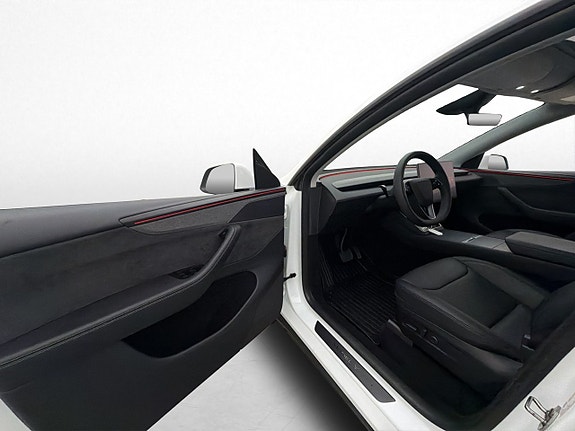 Tesla Model Y 11 of 30