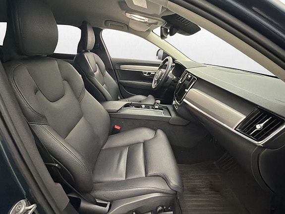 Volvo V90 Cross Country 16 of 30