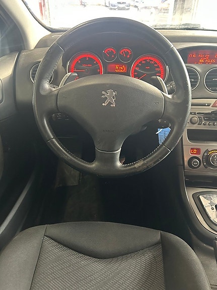 Peugeot 308 SW 15 of 18