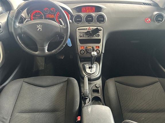 Peugeot 308 SW 13 of 18