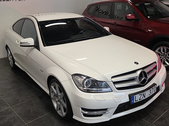 Mercedes-Benz C220 2 of 20