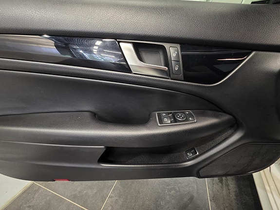 Mercedes-Benz C220 11 of 20