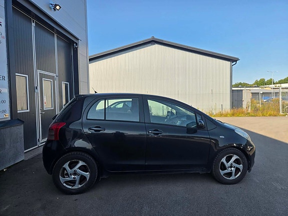 Toyota Yaris 4 of 14
