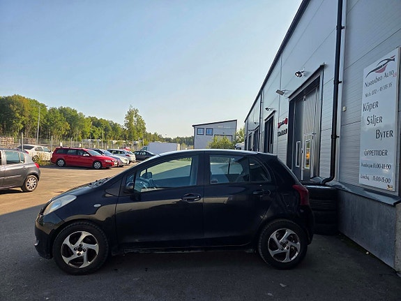 Toyota Yaris 12 of 14