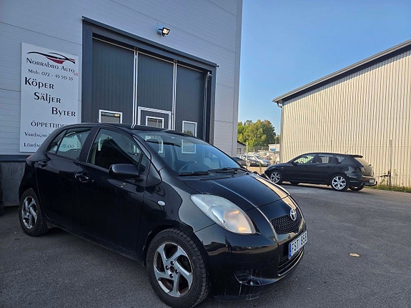 Toyota Yaris 11 of 14