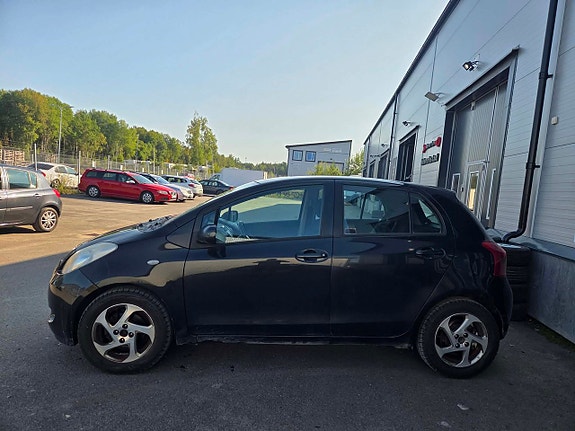 Toyota Yaris 10 of 14
