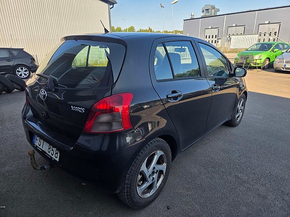 Toyota Yaris 5 of 14