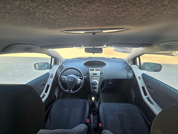 Toyota Yaris 13 of 14