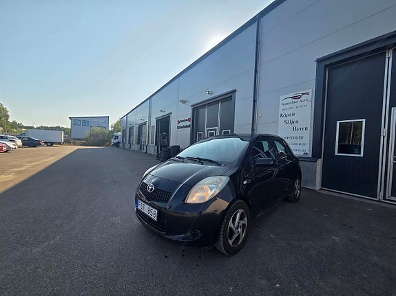Toyota Yaris 9 of 14