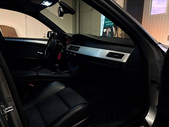 BMW 523i 8 of 12