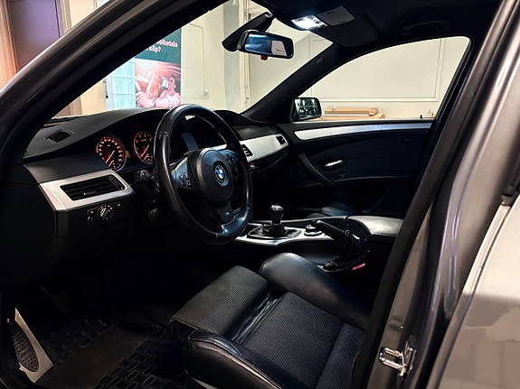BMW 523i 7 of 12