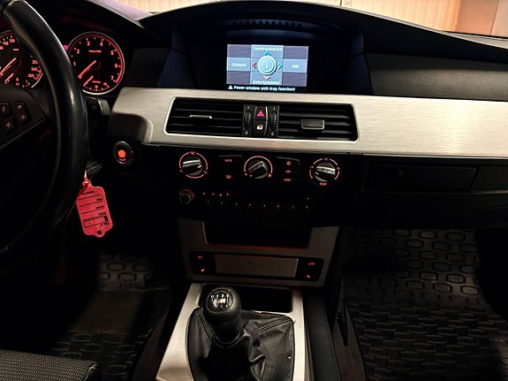 BMW 523i 9 of 12