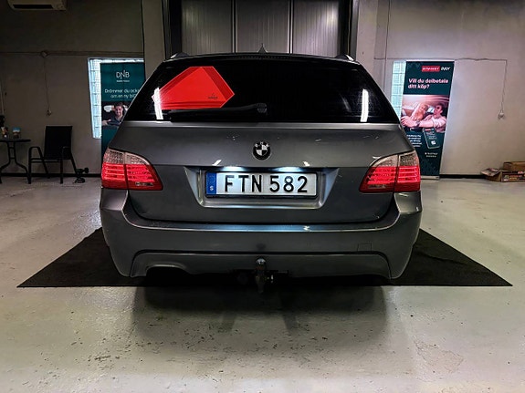 BMW 523i 4 of 12