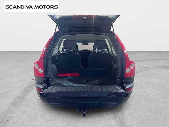 Volvo XC90 10 of 30