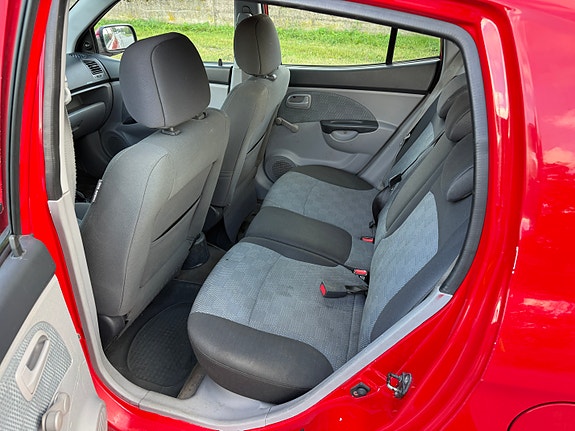 Kia Picanto 10 of 15