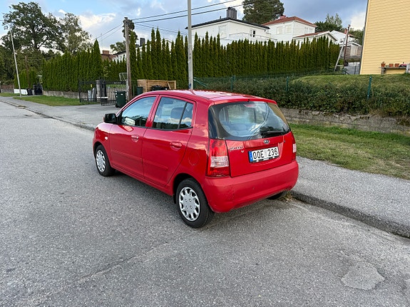 Kia Picanto 11 of 15