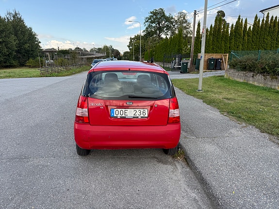 Kia Picanto 7 of 15