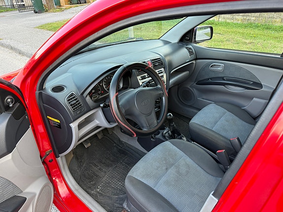 Kia Picanto 9 of 15