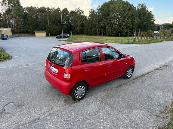 Kia Picanto 8 of 15