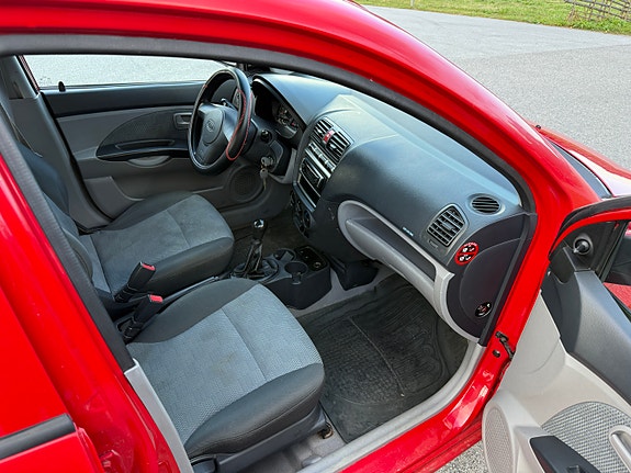 Kia Picanto 12 of 15