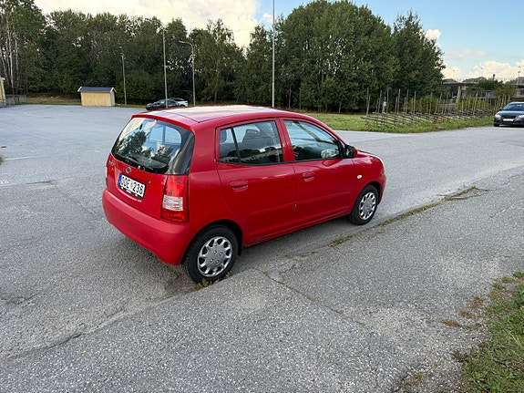 Kia Picanto 5 of 15