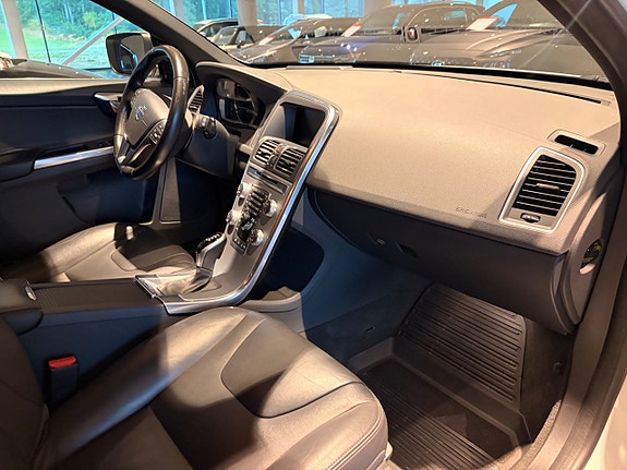 Volvo XC60 4 of 25