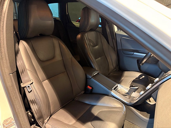 Volvo XC60 15 of 25