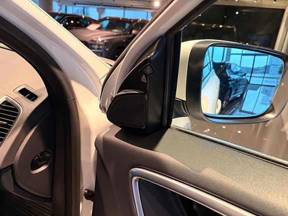 Volvo XC60 14 of 25