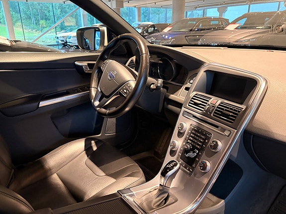 Volvo XC60 5 of 25