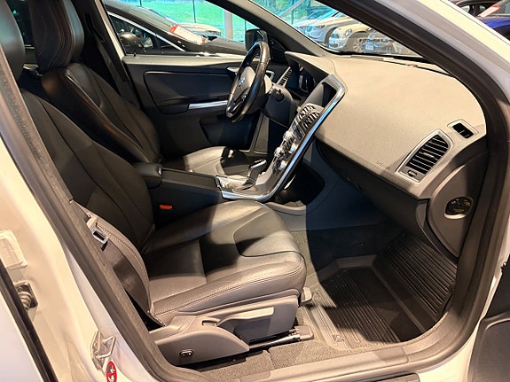Volvo XC60 3 of 25