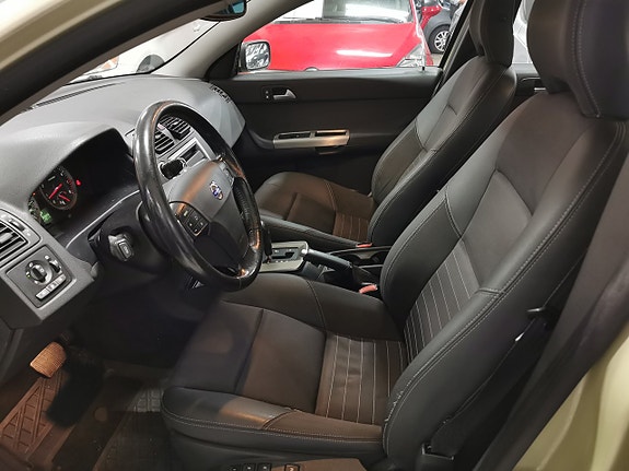 Volvo S40 8 of 16
