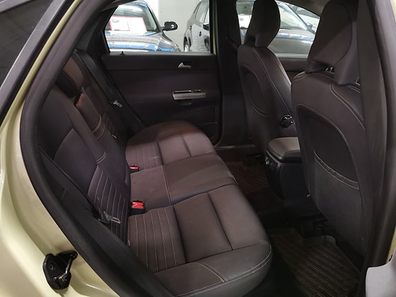 Volvo S40 11 of 16